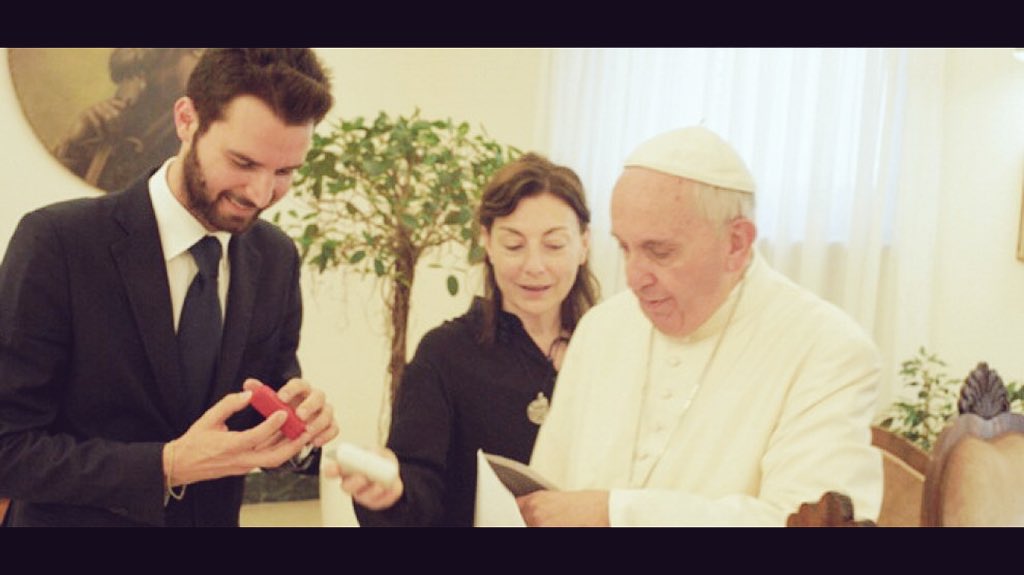 Le pape François va jouer son propre rôle dans un film CaJ9q9tWYAIIzla