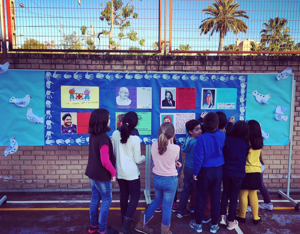 CEIP_VRicart's tweet photo. Celebrem el día de la Pau al CEIP Vicent Ricart i Bonillo #2016 @CEIP_VRicart https://t.co/mulEydbxBq