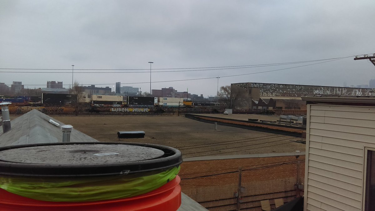 HSCompost's tweet photo. A south side compost bucket with a view. #doyoucompost sign up and start this week https://t.co/JrRbWsIOBH https://t.co/QP6PSzM4Q3