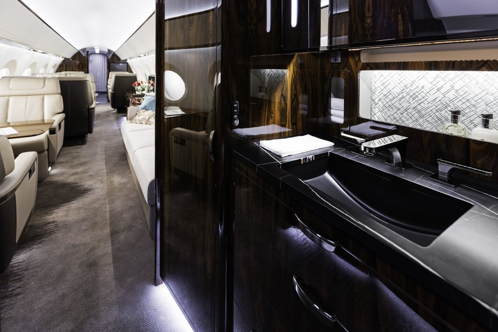 PriorityOneJets's tweet image. The Gulfstream G600: Timeless Elegance youtu.be/H-GvJgvVE4I #PrivateJet #G600