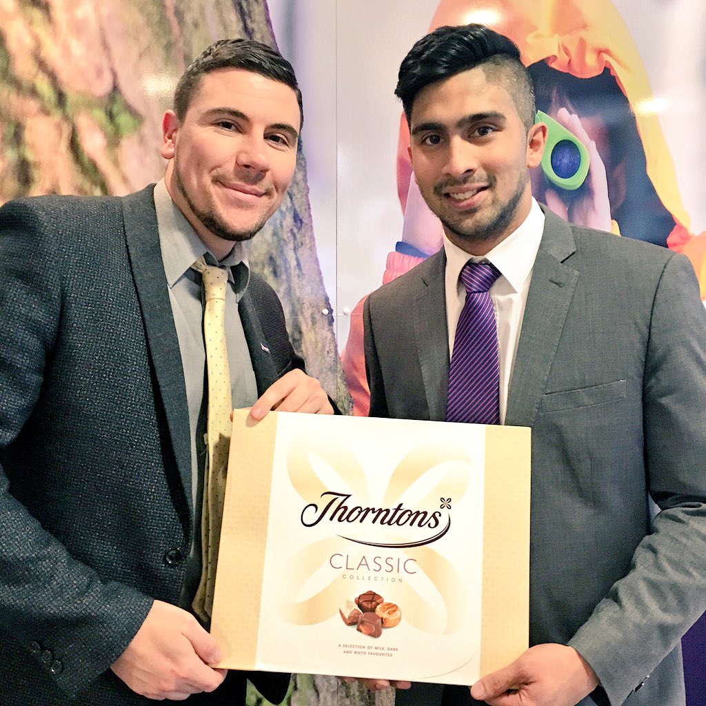shortydMVP's tweet photo. Another exchange at Worcester Park and another happy Vendor ! #dream team https://t.co/rTCnbVjRWN