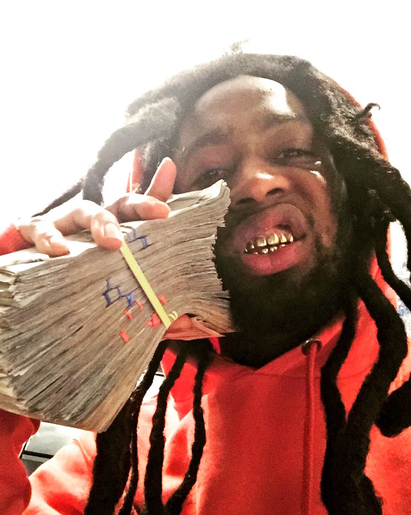 VandamBodyslam's tweet image. I used to freestyle in the lunch line now it's $💯 a punchline 📝💰🎙#options #pcclostkeyfamily
