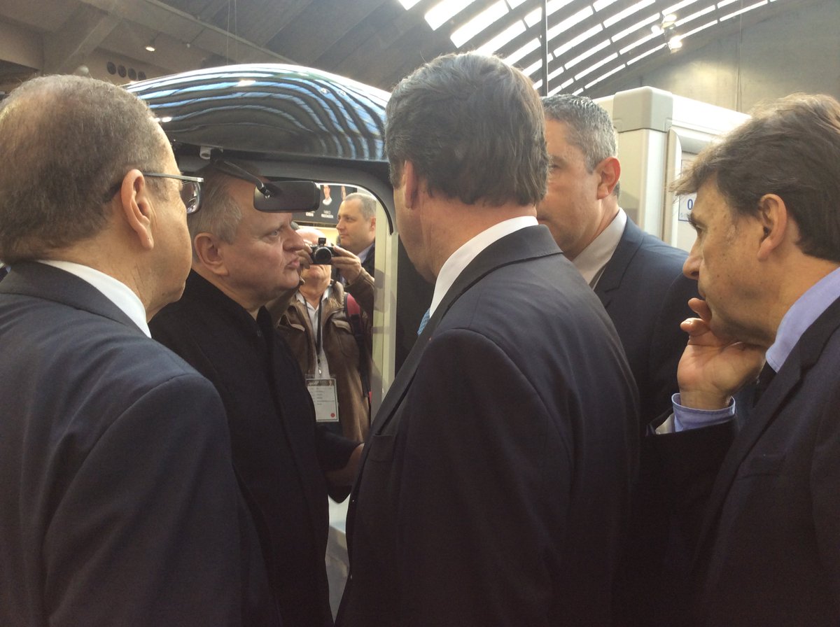 Agecotel's tweet photo. #inauguration salon #Agecotel2016 Mr Estrosi et Joël Robuchon sur le stand @PetitForestier https://t.co/AFVXun0tFK