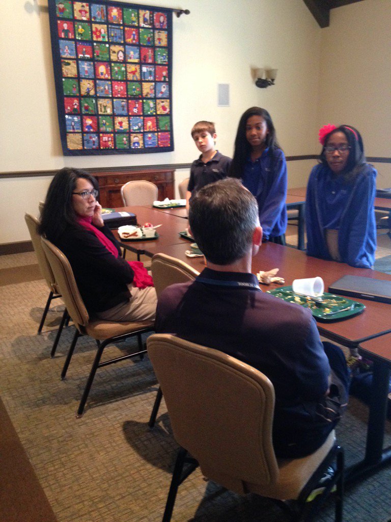 TrinityAtlSC's tweet image. Discussing ideas in our groups. #spiritweek #safetypatrol #facultystaffappreciation #Trinitystudentcouncil