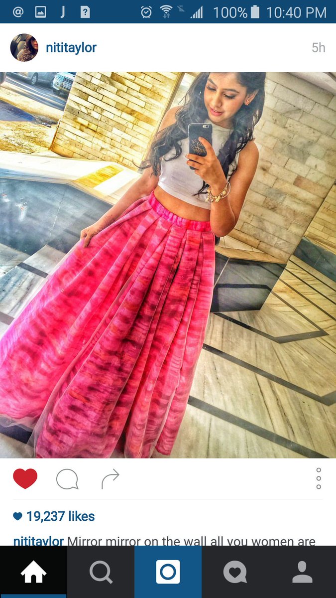 streamRDH_Kamle's tweet photo. This 👇🏿👇🏿👇🏿👇🏿👇🏿 @niti_taylor posts a pic and 5 hrs mai 19k+ likes...!
#royal_princess https://t.co/IOmzDrT4gN