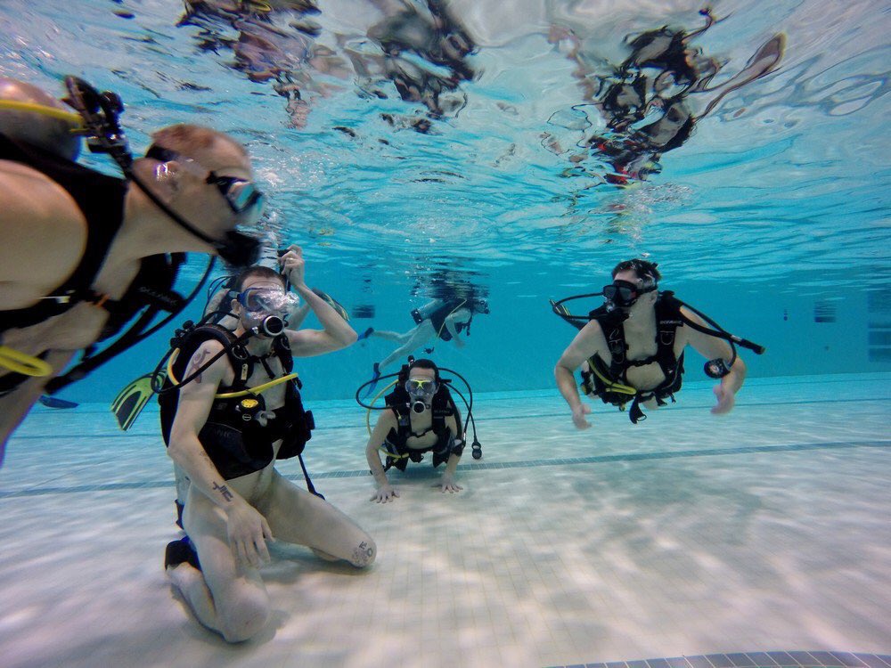EJlensmen's tweet photo. @jana_pruden @GKentEJ Hand placement was key. #nudescuba #sconapool https://t.co/NR9GQnlrw2