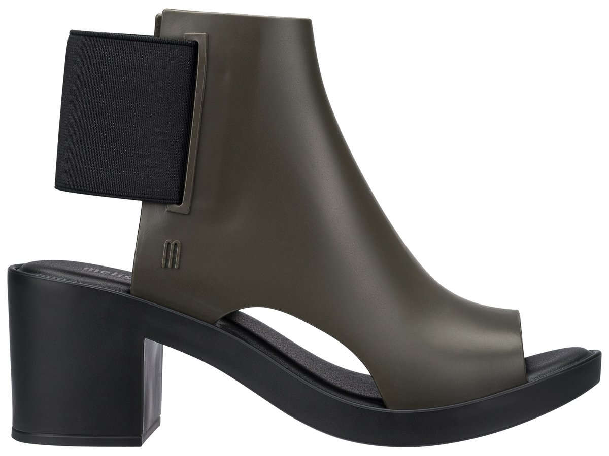 LojaMelissa's tweet image. Uma open boot diferente de tudo: Melissa Elastic Dance. #Preview2016
lojamelissa.com.br/preview2016/el…