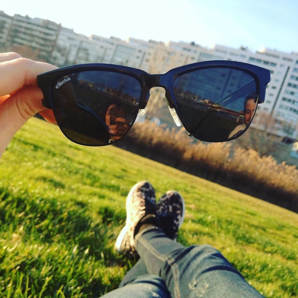abroad_me's tweet photo. #sun #sunnyday #sunglasses #relax #park #river #riosegre #grass #monday #afternoon #hawkersco #hawkersrep #hawkersc… https://t.co/cuLFPZnVxM