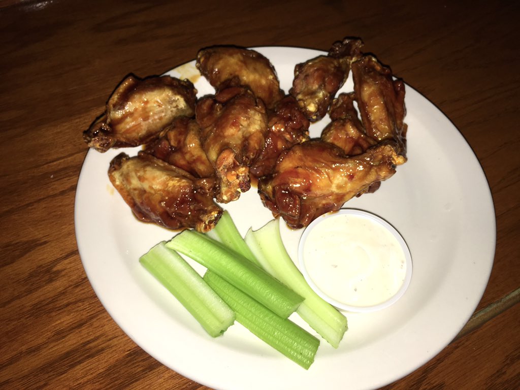 Connollys_RPB's tweet photo. BEST WINGS IN PALM BEACH COUNTY! #wings #neighborhoodbar #royalpalmbeach https://t.co/a5gSRptKwz