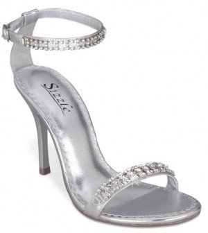 What to look for when choosing your wedding shoes - bit.ly/1WlHcpc