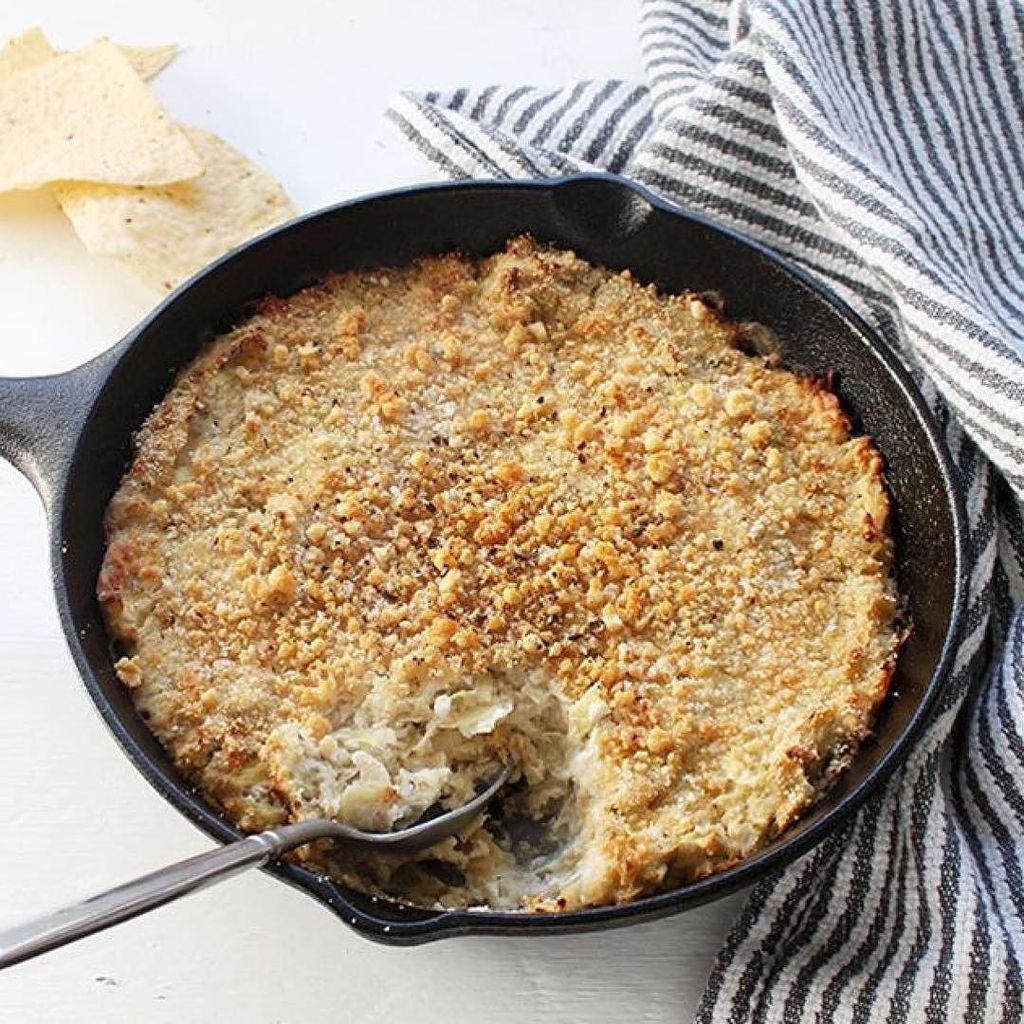 Cast_Iron_Cook's tweet image. We've partnered with The Coastal Table to giveaway our 10.25 inch seasoned cast iron skillet and a copy of our cook…