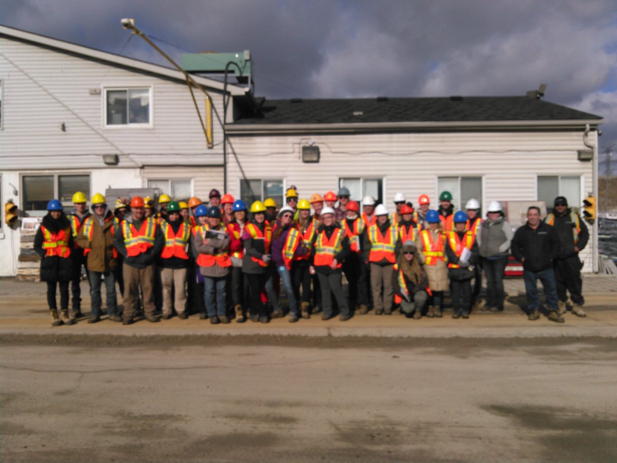 BVSShawn's tweet photo. #beavervalleystone #humbercollege learning about natural stone and concrete on a sunny muddy Feb day #hardscapelife https://t.co/kx3RaSeSHk