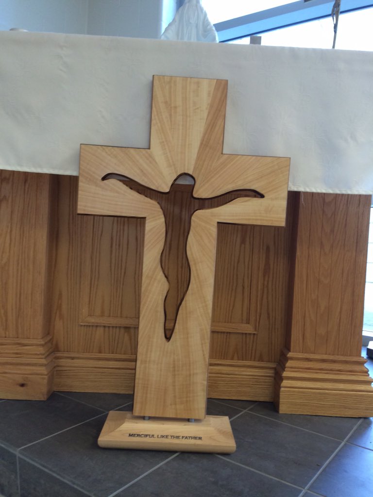 becciteacher's tweet image. The Cross of Mercy visits Holy Family! #pvncserves @PVNCCDSB #pvncprays
