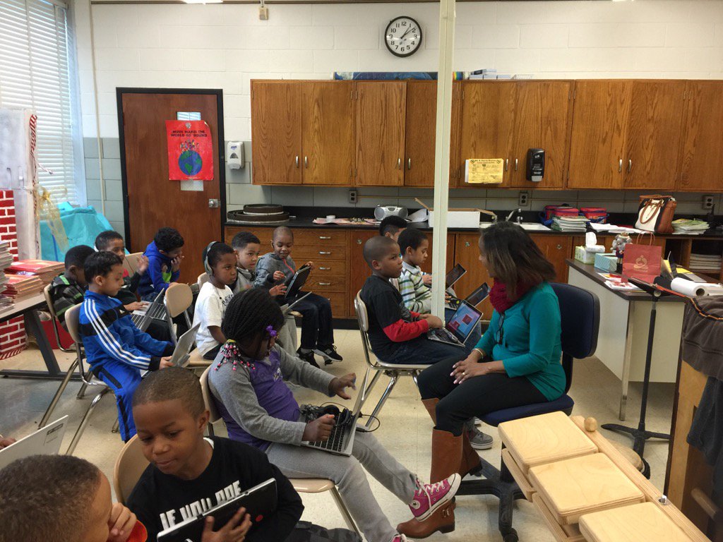 Dawnbray9's tweet photo. Using devices with first grade in Ms. Evans' vocal music class! #bcps #clets https://t.co/KJ6BEbV7Kj