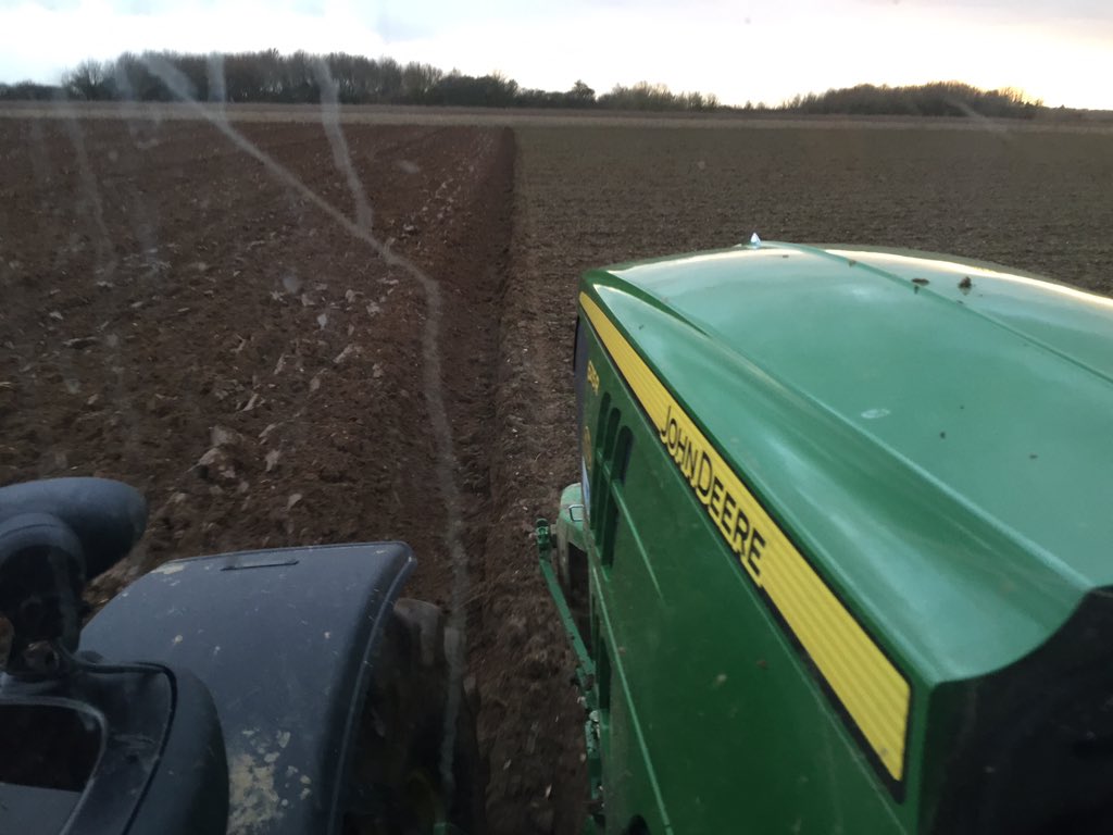 rolfejoe's tweet photo. Spot of ploughing myself inbetween showers #crackon2016 https://t.co/6lNbSXlfTE