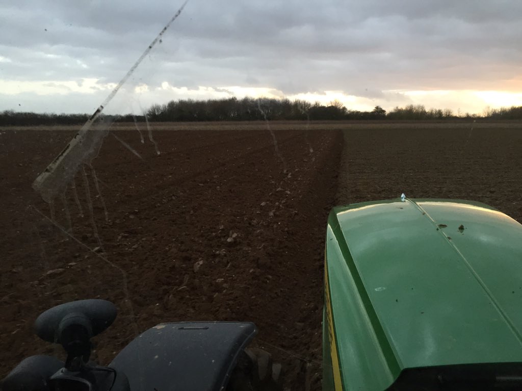 rolfejoe's tweet photo. Spot of ploughing myself inbetween showers #crackon2016 https://t.co/6lNbSXlfTE