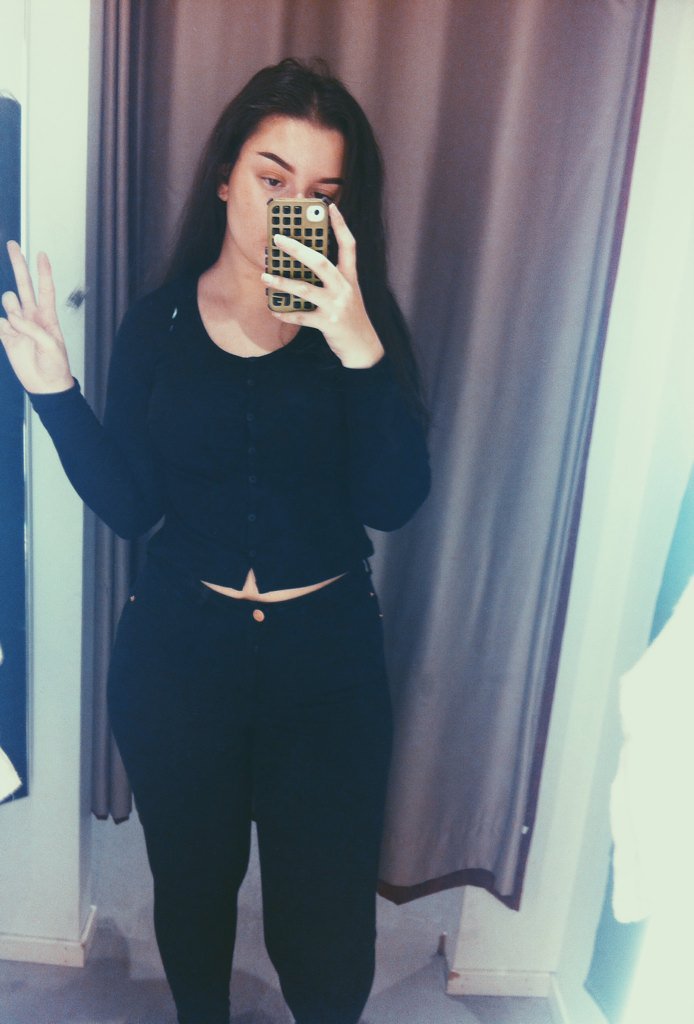 exokmv's tweet photo. body posi &amp; happy today https://t.co/CfIBoYl4qK