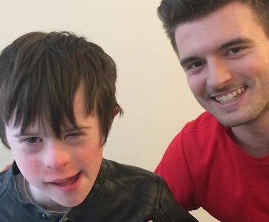 autismspeaks's tweet photo. Apple employee's kind gesture for boy with autism goes viral! https://t.co/n8NdQtyJjA #mondaymotivation #LIUB https://t.co/HDGjFCAHQ1