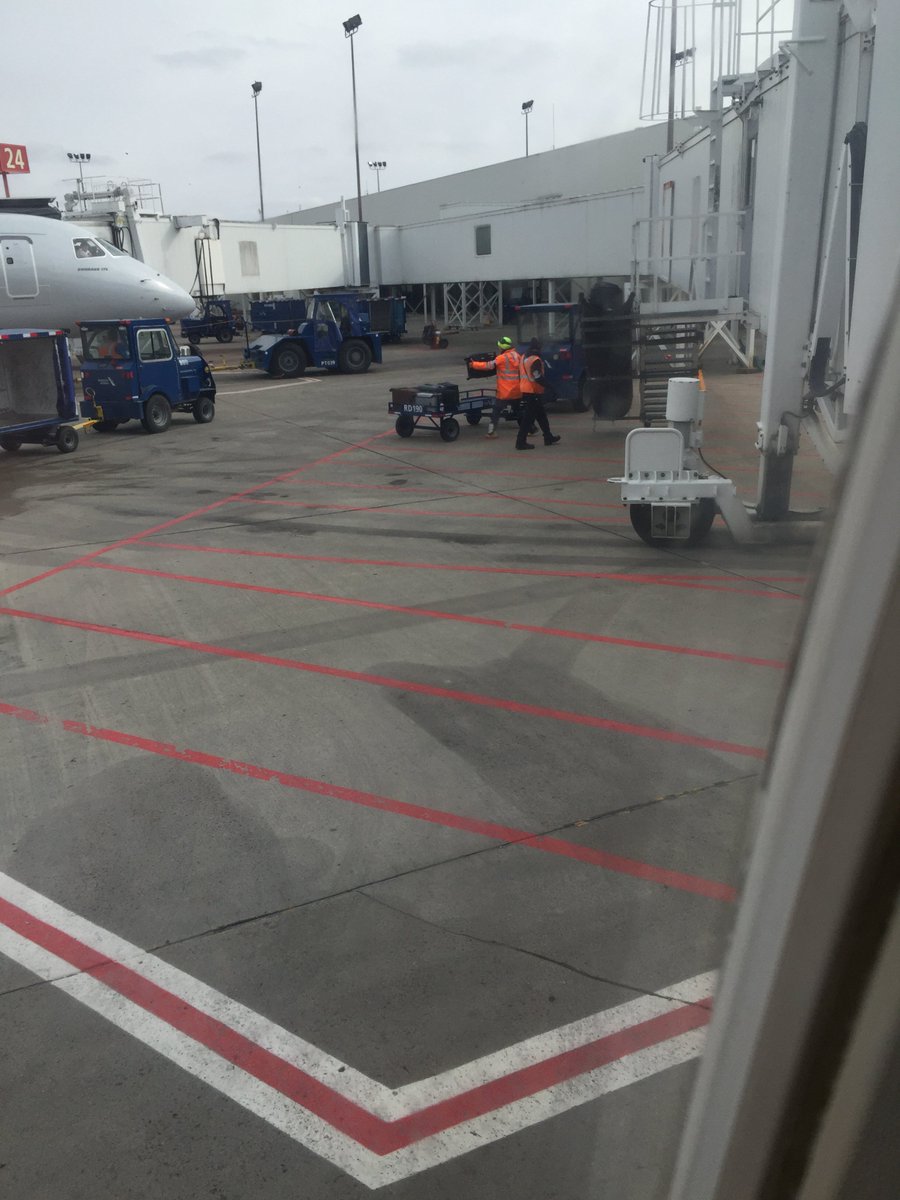 drewshirleymd's tweet image. Please let one of those be my bag #shortconnection #ASC2016