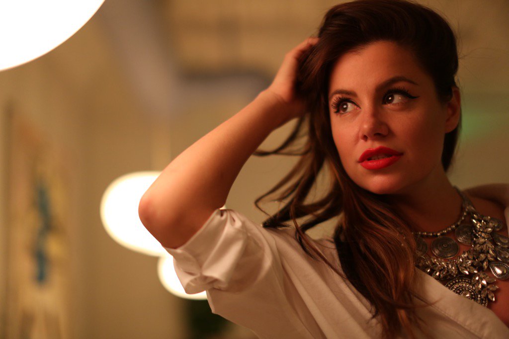 DaveSchwep's tweet photo. @NicsBevHills #heygirl #beauty #vodbox https://t.co/hNyHHcBKHn