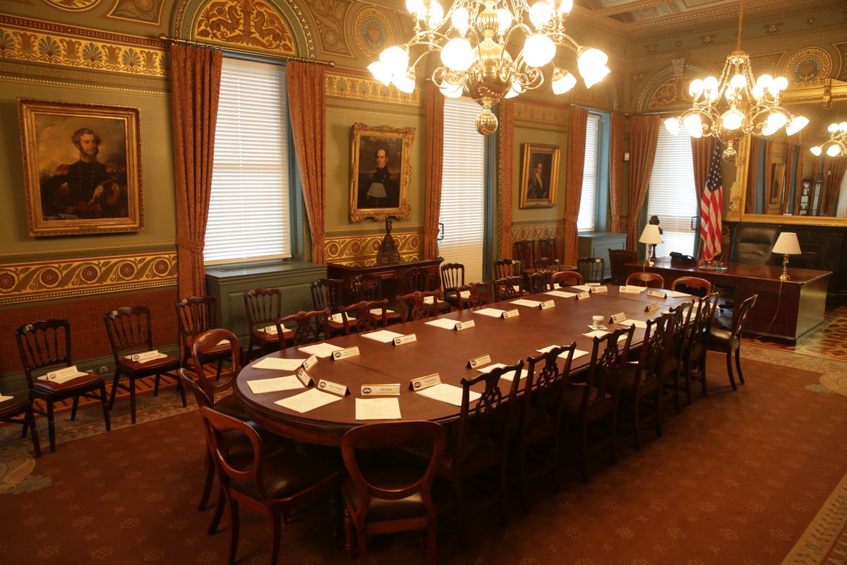 Walking into the first meeting of the #CancerMoonshot Task Force shortly. Stay tuned, folks.