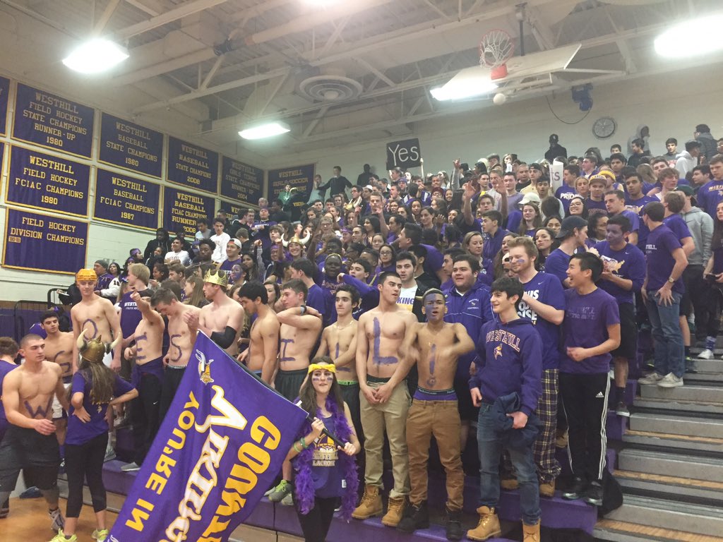 Dr_PJWax's tweet photo. @daveruden #BestfansintheFCIAC! @WHSPurplePack @Westhill_2016 @Viking_Country https://t.co/F8XMmRgCwU