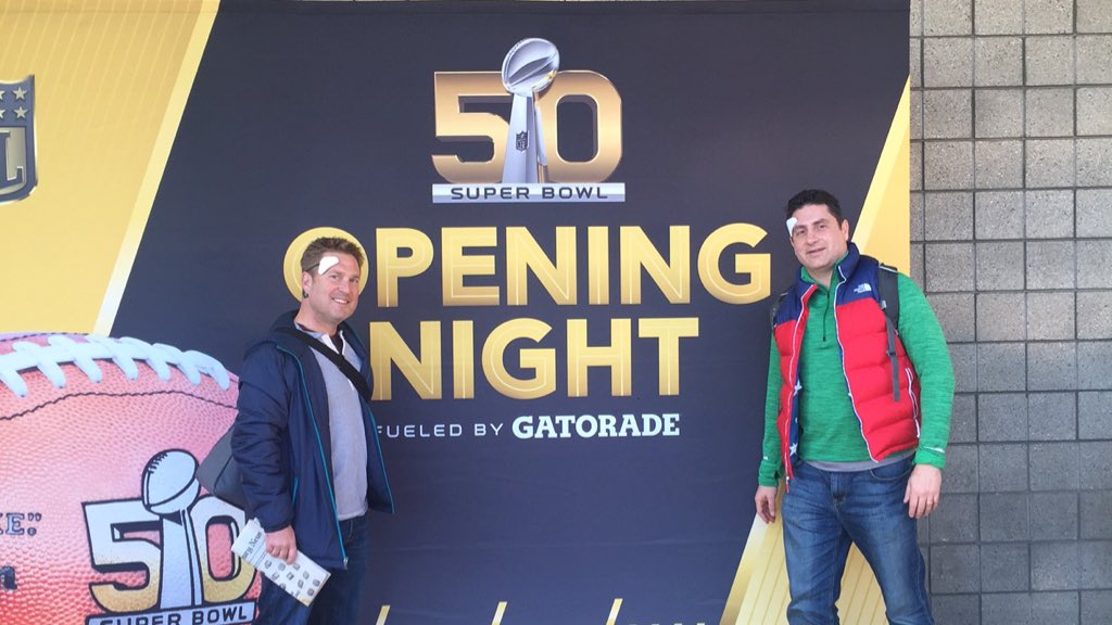 thync's tweet image. We&apos;re bringin&apos; good vibes to Opening Night! 🙇🏈 #SB50 #thync