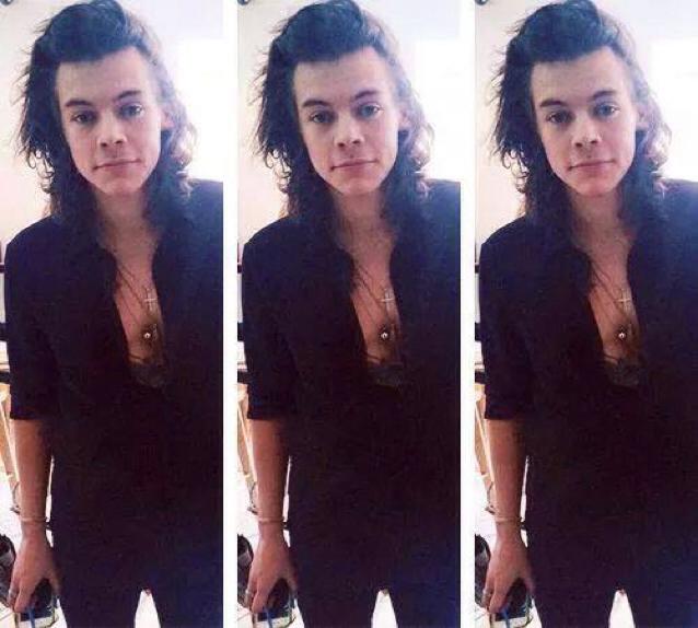 The_Dxff's tweet photo. #QueridoHarryStyles Dicen que el mundo tiene miles de años, pero el mío solo tiene 22. https://t.co/oFUTCOIuD3