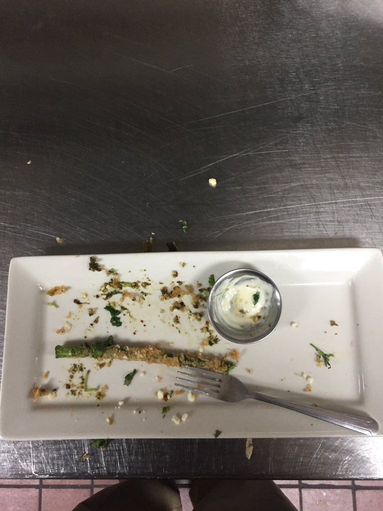 bigdaddypark's tweet photo. I think the TM's like the new Fried Asparagus #destroyedthem @ChilisJobs #yummy https://t.co/BzPhtRZPTZ