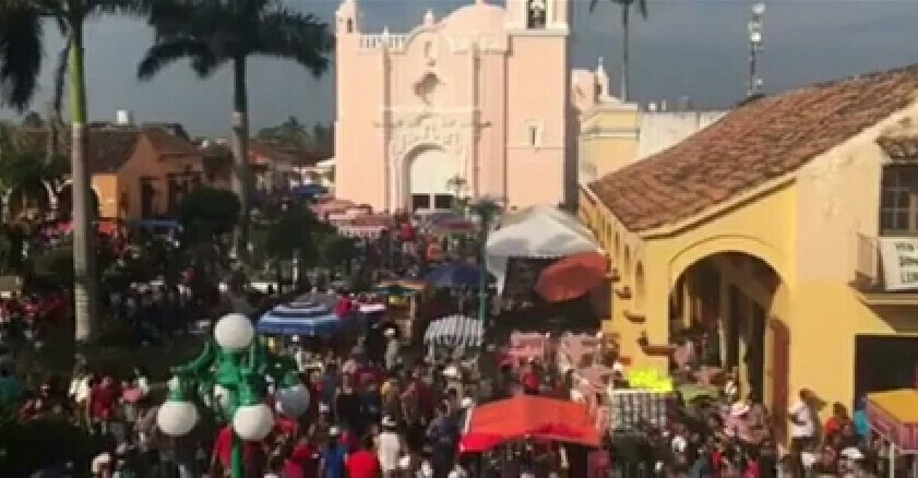 Erick_de_Aryta's tweet photo. Muñeca recuerdas éste lugar? En éste momento #FiestadelaCandelaria @aracelyarambula #MadelC #Perla @Drleoarambula https://t.co/EaHNs3zcmL