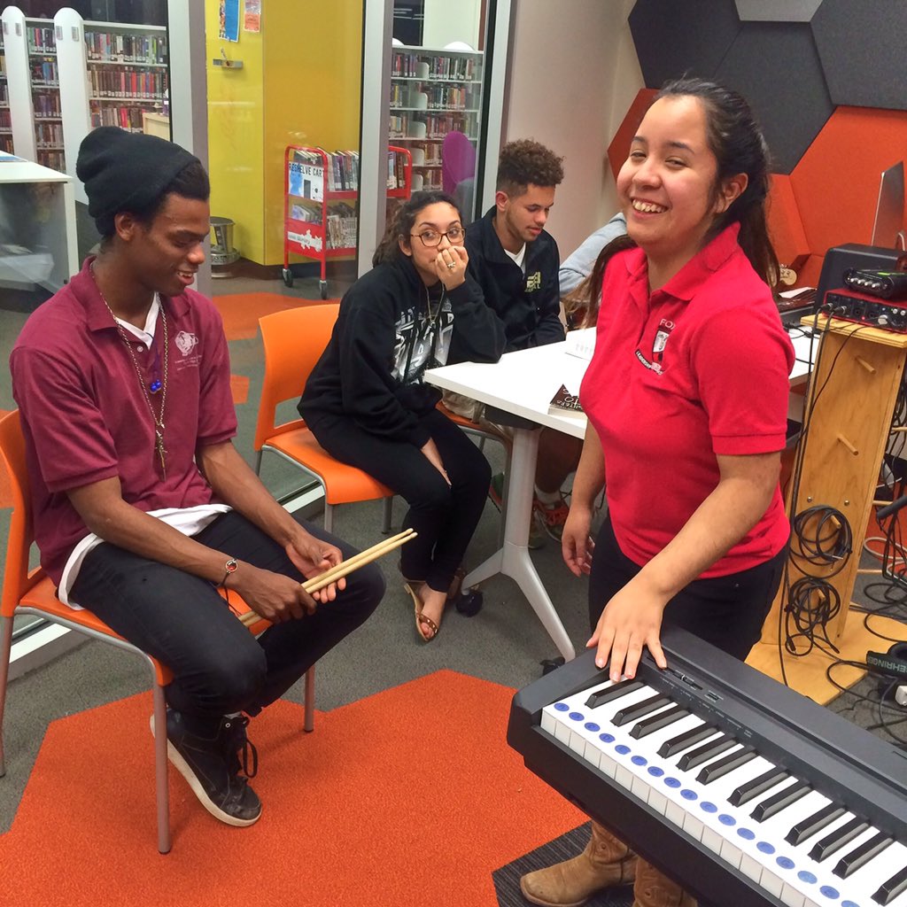 jenVLSQZ's tweet photo. In the #teenlibrary 's studio @210teenlibrary @mysapl #awesome #teenscreate https://t.co/svtt5pI0F3