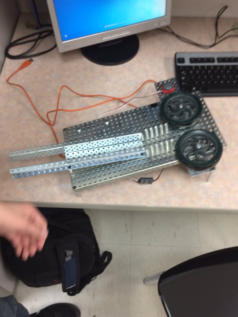 Plachinators's tweet photo. Project is coming along nicely!!💯👍🏼🙃✏️ #PLTW https://t.co/vhcgYqimGe
