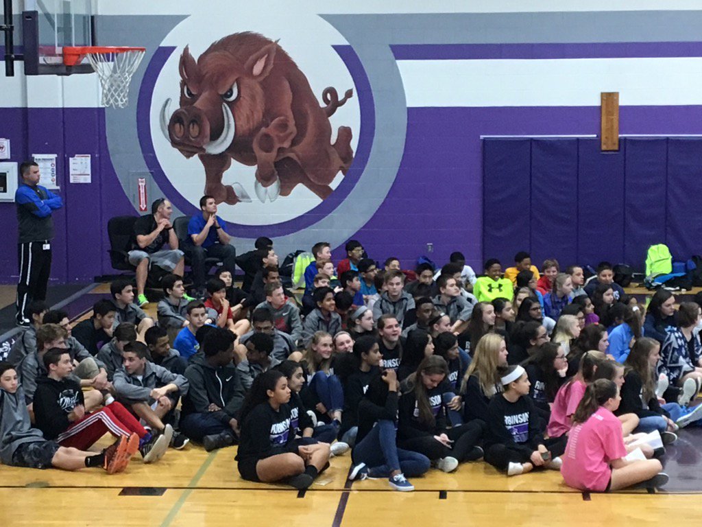 RobinsonRazorb1's tweet photo. Robinson athletes at today's pep rally! https://t.co/A7NgYTOPdv
