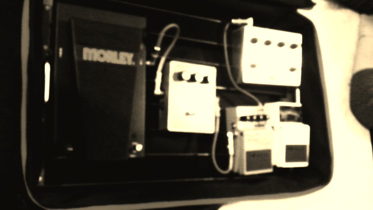 vanesbass22's tweet photo. Set :)
#nitrobass #morley #bosschorus #bigmuff https://t.co/UjWwzarEpD