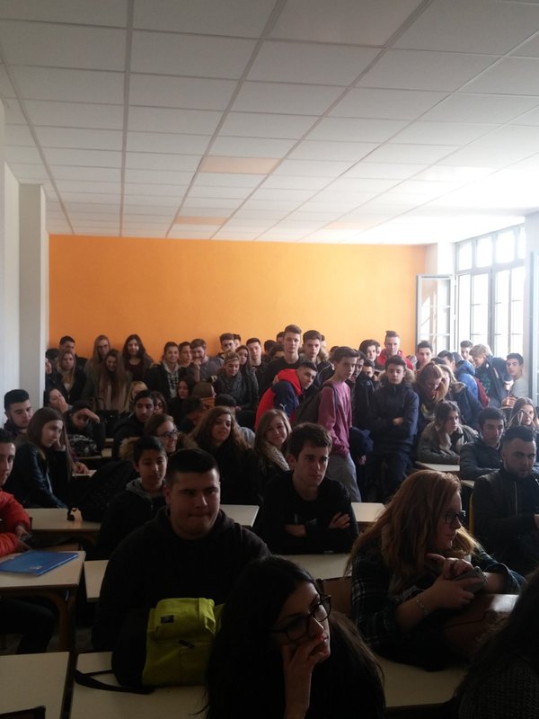 LP_Froment07's tweet photo. Aujourd'hui au #lp_froment07 pour debriefer l'opération #30ansbacpro à #aubenas et dire merci aux élèves et profs. https://t.co/1INeL6Rnfc