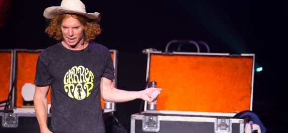 Vegascom's tweet image. Monday blues? Ain't nobody got time for that especially @RealCarrotTop. buff.ly/1KCRoEA  #Vegas