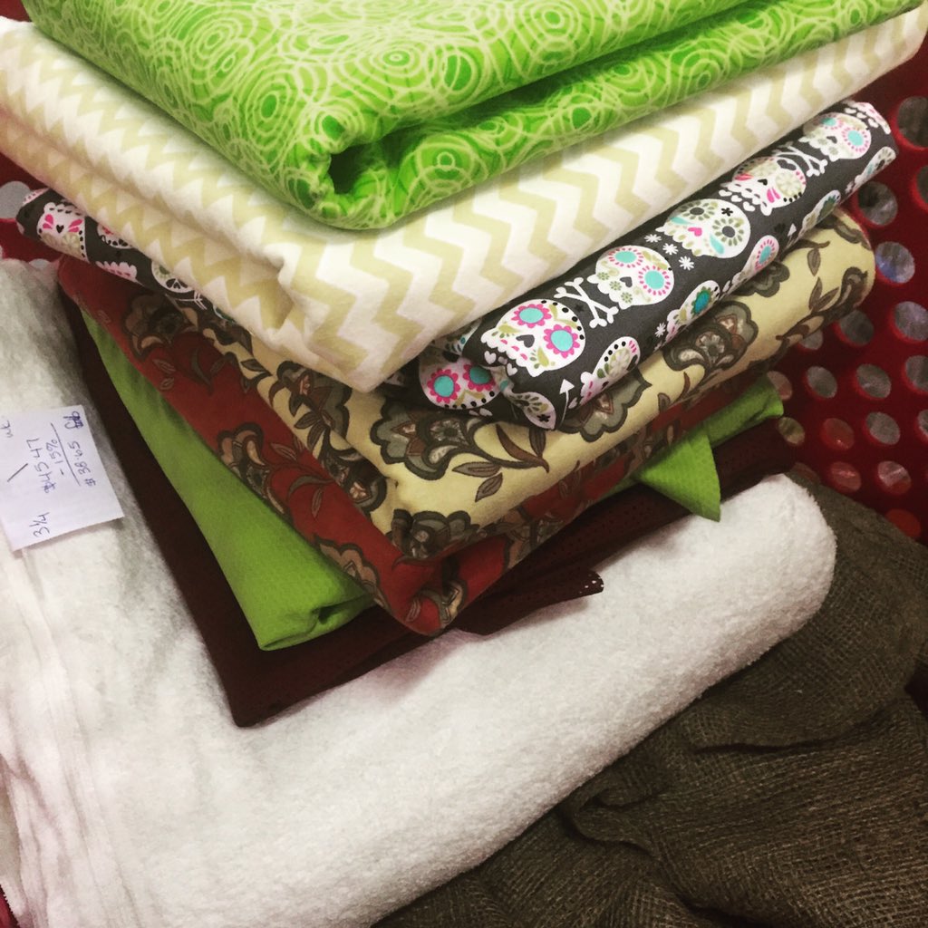 ToTheRoot's tweet photo. #sugarskulls #readytosew #fabricobsession https://t.co/HjZpDBRaS3