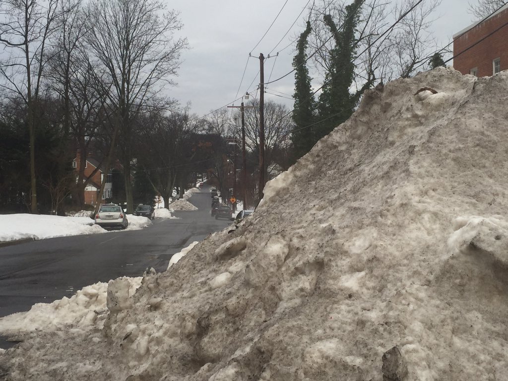 SegravesNBC4's tweet photo. Huge piles of snow creating blind spots for drivers, cyclists &amp; pedestrians. Report piles to 311 #DigOutDC https://t.co/gMNrjNOegR