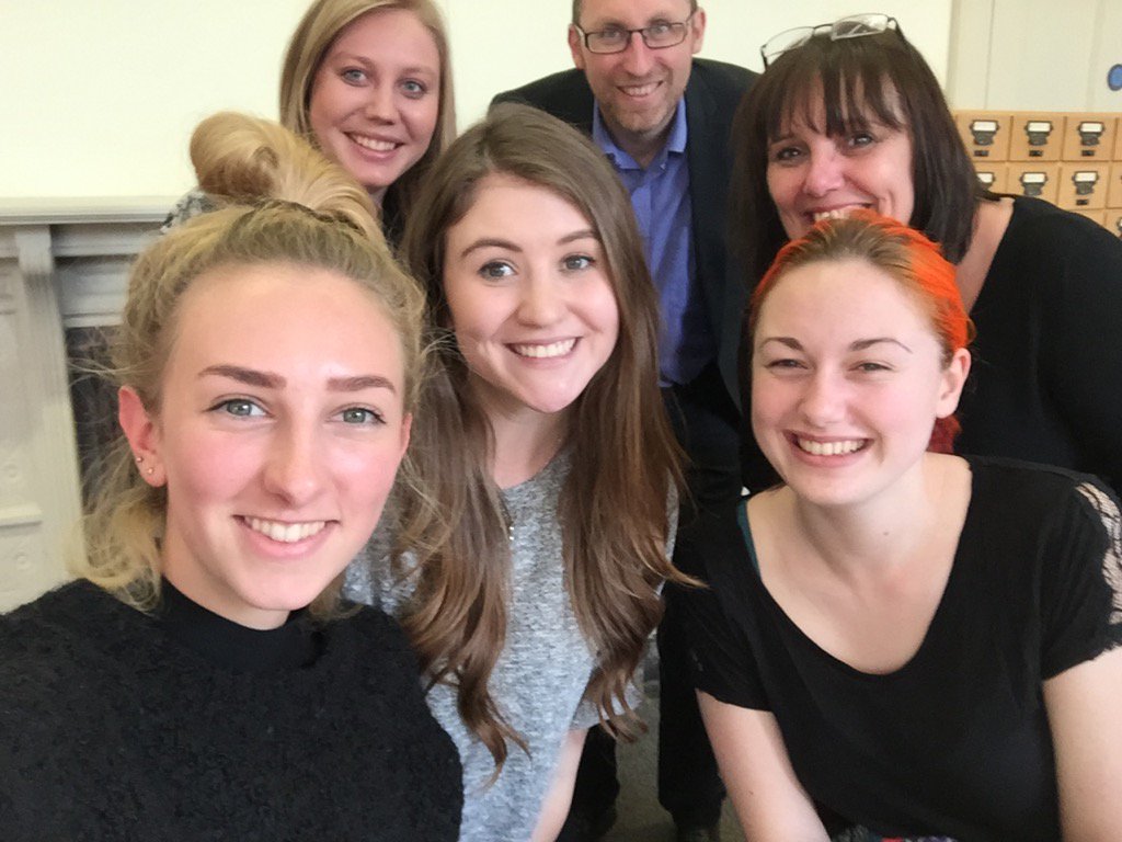 Jacqui1918's tweet photo. #GuyFace with brilliant Discovering #archives @UoRHistStudents https://t.co/85lTMnyd4H