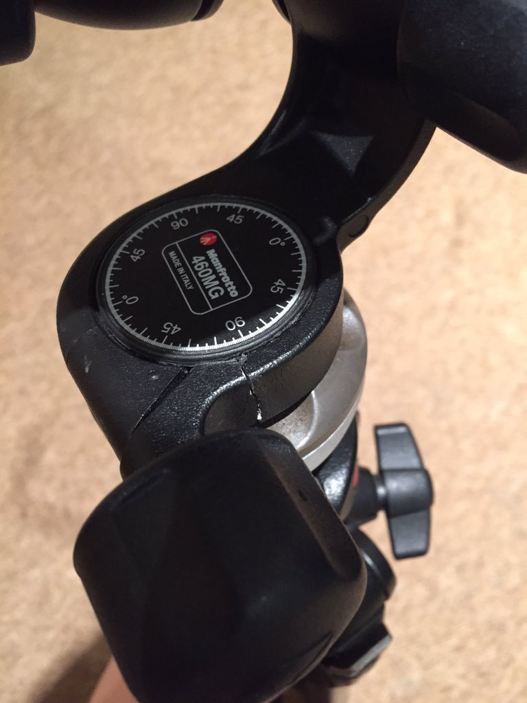 AshMartin92's tweet photo. @manfrotto_uk any advice for my cracked tripod head? Thanks https://t.co/Zd69hIc8kf