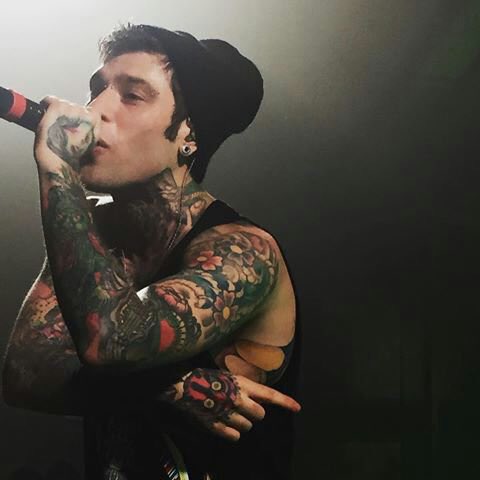 Fedez's tweet photo. Dai non andate in sbattella https://t.co/QBBR0sfqCr