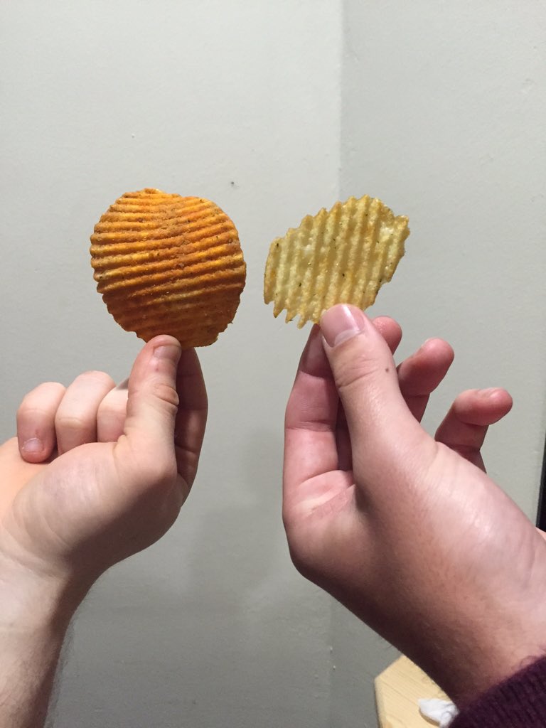 sacdft's tweet photo. Nub picks out the most flavoursome crisp ever seen at the darts #ThatTypeOfGuy https://t.co/Zdqus23eDi