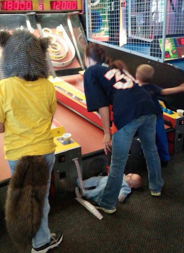 theCHIVE's tweet photo. Priorities. https://t.co/uU6z0ootof