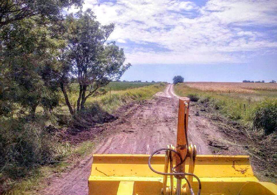 dpventrerios's tweet photo. #ZonalSegui realiza trabajos de reparación de alcantarillas desde #AldeaEigenfeld a #R35 #EntreRios @prensasoever https://t.co/nWVJHeCzMI