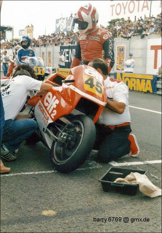 #ThrowbackThursday
Christian Leliard (Elf 2 Honda NS500) at Le Mans. 500cc 1985 #FrenchGP
📷 Frank Wick