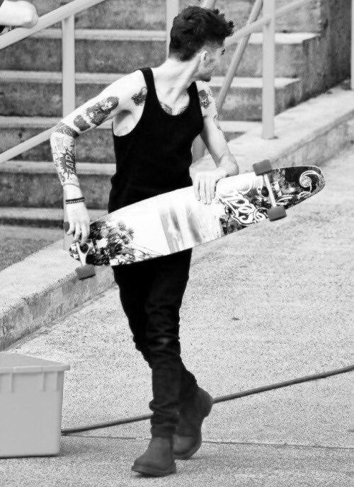 Making a fresh start, so RT this, yeah? And don't be scared to DM me, could always use new friends. (: xx