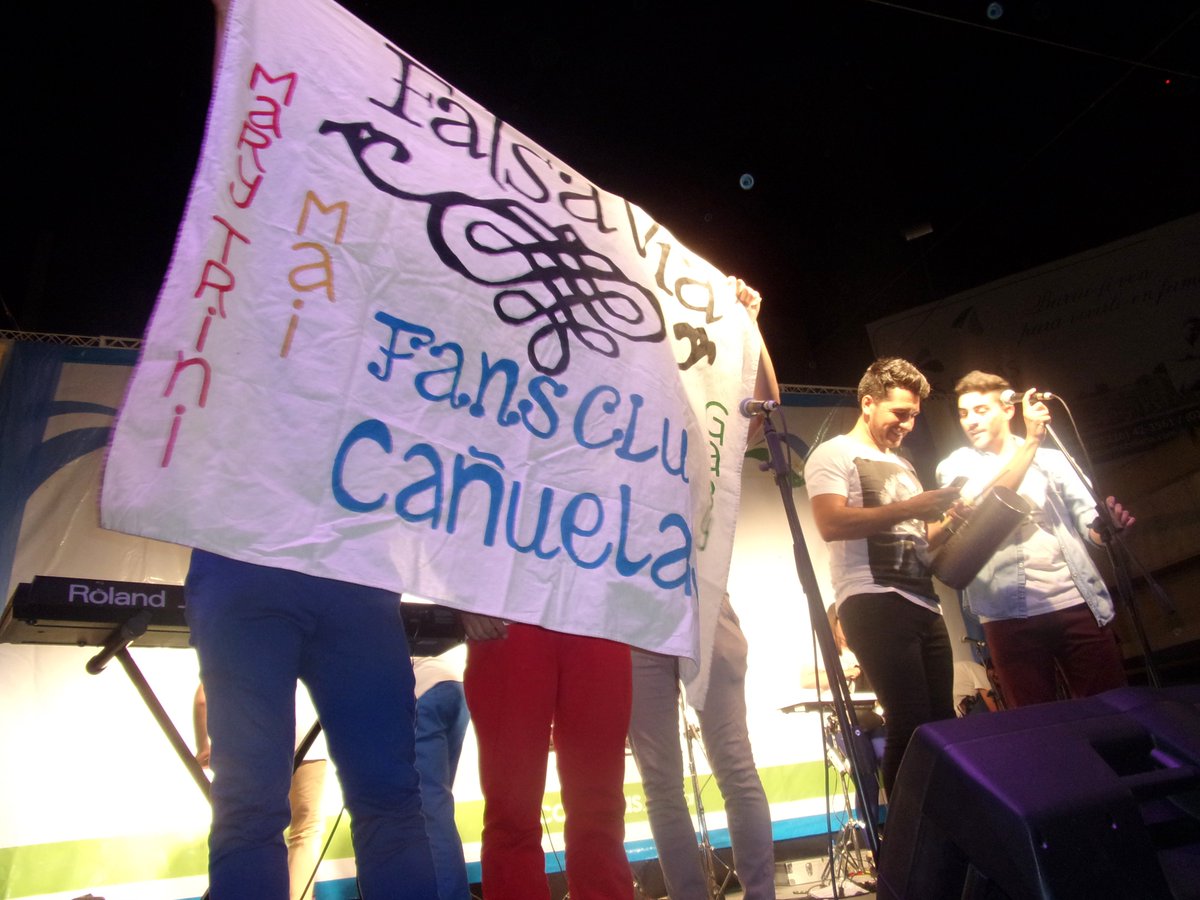 FCFalsaVia's tweet photo. gracias por siempre subir nuestra bandera al escenario!!! @falsavia https://t.co/bnxIiCeaj4