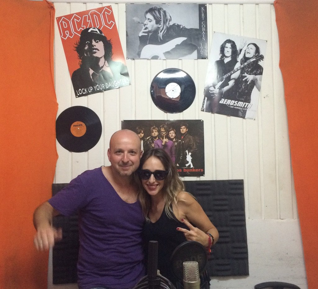 Andrea_Velasco_'s tweet photo. Y el broche d oro, terminando el día d promoción radial en #ChileRock junto a @paxyzamora en #RadioEclipse la Ligua https://t.co/UPyu69ii54