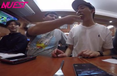 samasand29's tweet photo. #NuestinMexico
hahahaha. ..#Minhyun face. ...(?) https://t.co/PggVKg1t2A