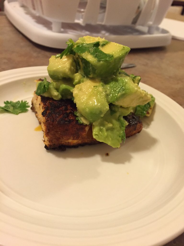 BeetsNKale's tweet photo. Blackened salmon with avocado salsa #keepsmewell #qmedwellnes https://t.co/Er3JPMpvYR